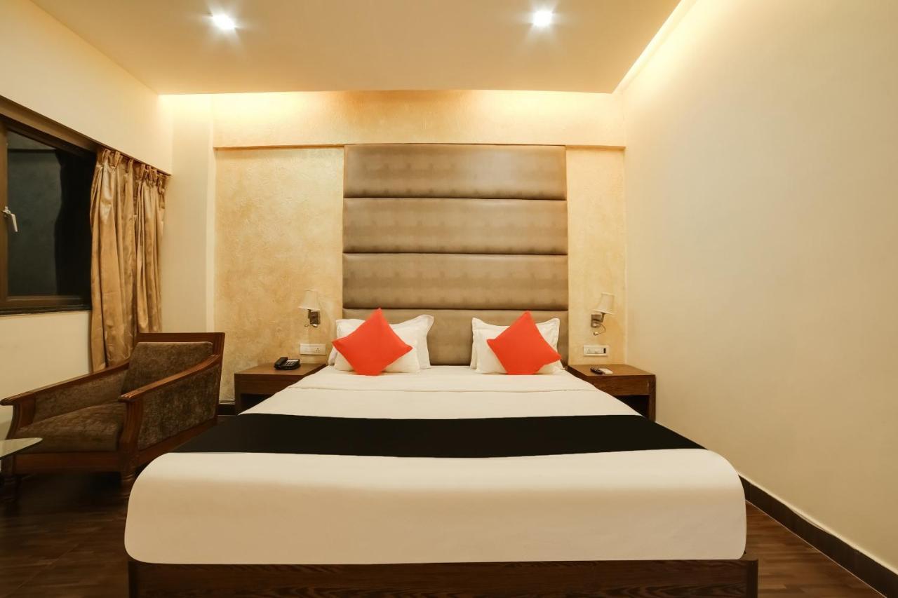 Capital O 61351 Waii International Hotel Bhalukpung Kamer foto