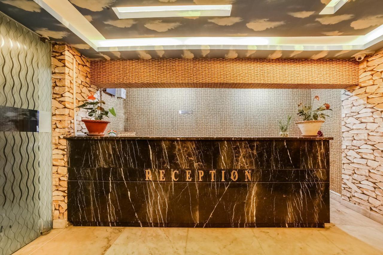 Capital O 61351 Waii International Hotel Bhalukpung Buitenkant foto