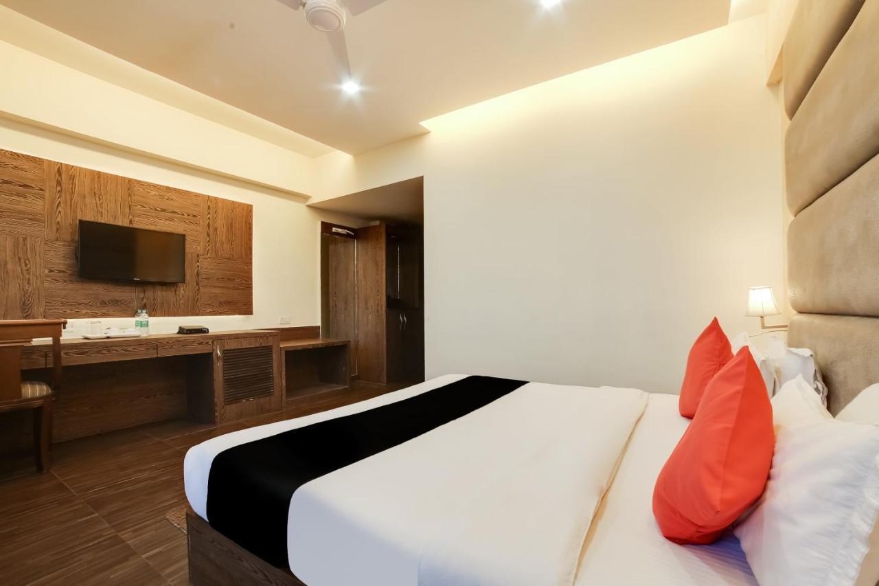 Capital O 61351 Waii International Hotel Bhalukpung Buitenkant foto