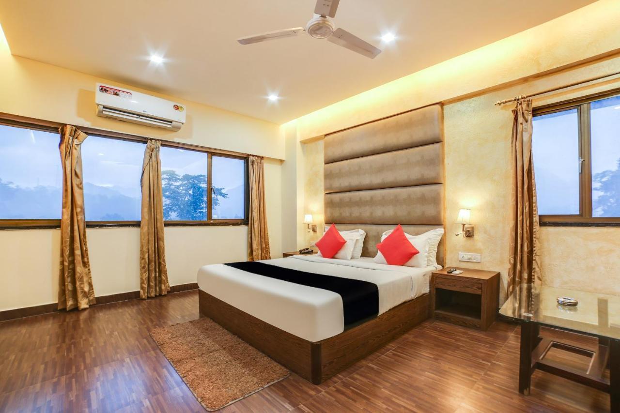 Capital O 61351 Waii International Hotel Bhalukpung Buitenkant foto